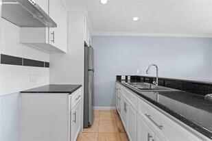 8118 Albacore Dr in Houston, TX - Building Photo