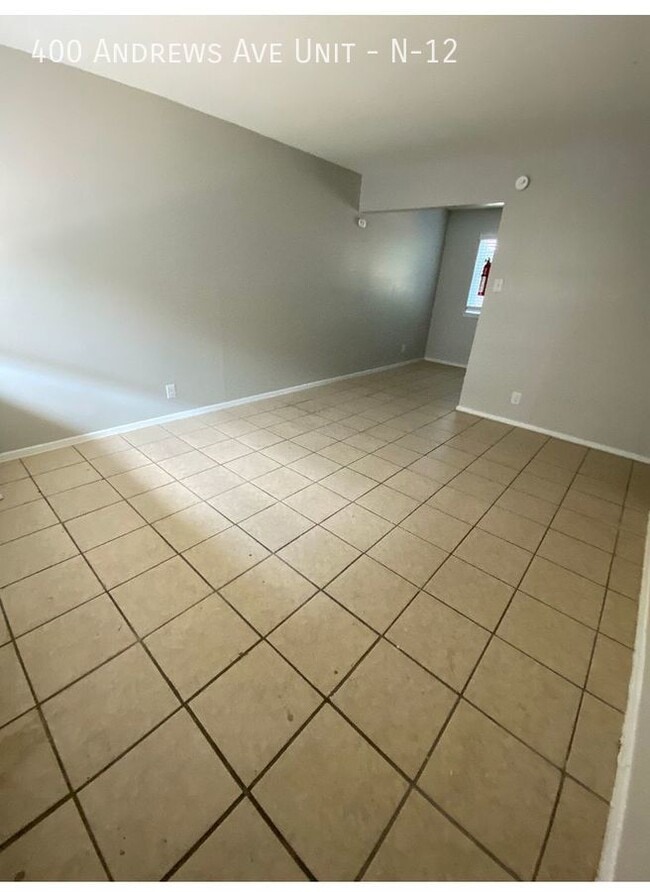 400 Andrews Ave in Dallas, TX - Building Photo - Building Photo