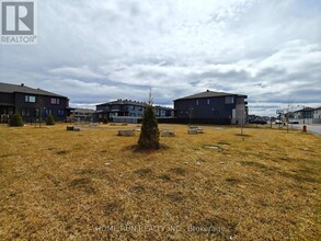848 Paseana Pl. in Ottawa, ON - Building Photo - Building Photo