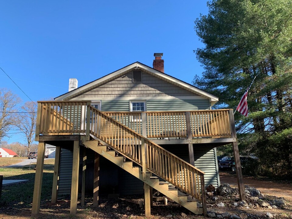 208 Timberlake Dr in Lynchburg, VA - Foto de edificio