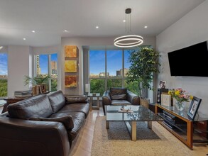 3401 Lee Pkwy in Dallas, TX - Building Photo - Building Photo
