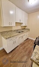 8910 Sepulveda Eastway in Los Angeles, CA - Foto de edificio - Building Photo