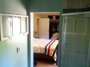 1002 Jessup Road, Unit Upstairs in Bingen, WA - Building Photo - Building Photo