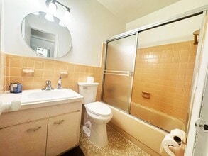 2001 S Ocean Dr, Unit 40 in Hallandale Beach, FL - Foto de edificio - Building Photo