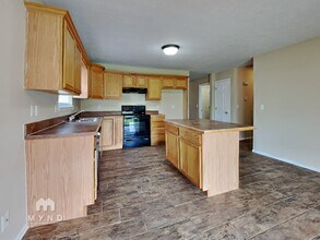 3935 W Maple St in Springfield, MO - Building Photo - Building Photo