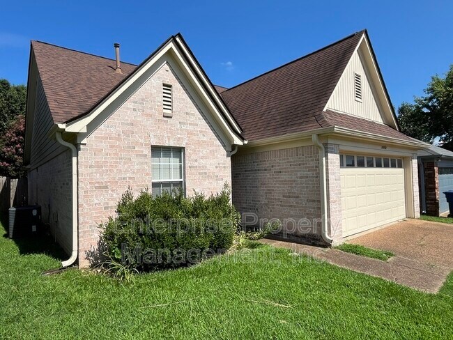 10092 Cross Valley Dr in Cordova, TN - Building Photo - Building Photo
