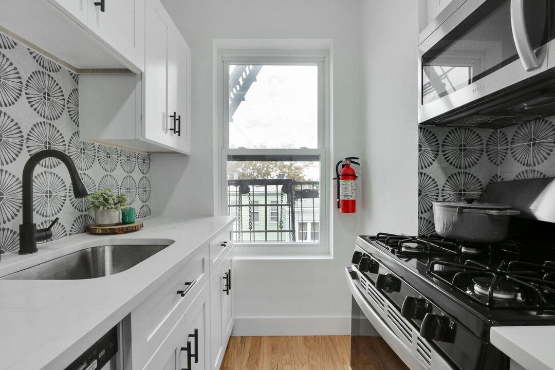 50 Reservoir Ave in Jersey City, NJ - Building Photo