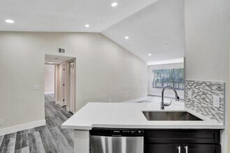 595 Vista Isles Dr, Unit 1925 in Plantation, FL - Building Photo - Building Photo