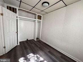 210 N Avondale St in Philadelphia, PA - Building Photo - Building Photo