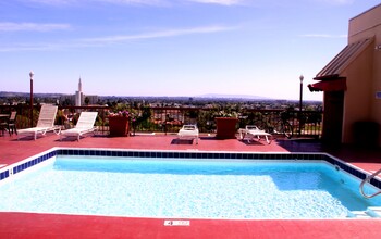 10811 Ashton Ave, Unit 309 in Los Angeles, CA - Building Photo - Building Photo