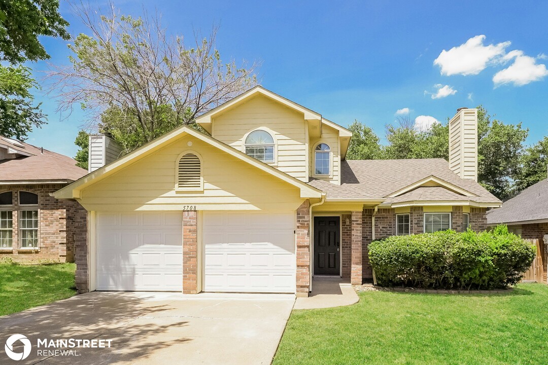 5708 Stone Meadow Ln in Fort Worth, TX - Building Photo