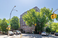 7612 35th Ave in Jackson Heights, NY - Foto de edificio - Building Photo