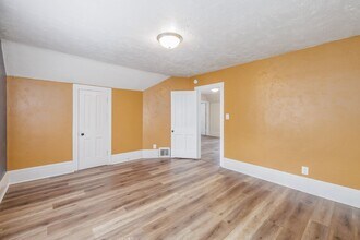 35 W 14th Ave in Oshkosh, WI - Building Photo - Building Photo