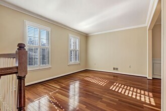 8015 Merry Oaks Ln in Vienna, VA - Building Photo - Building Photo