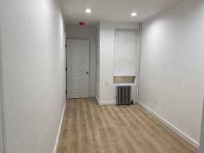 19-15 Linden St in Queens, NY - Building Photo - Building Photo