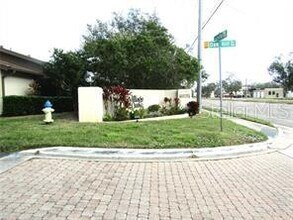 376 Oak Hill Dr in Sarasota, FL - Building Photo - Building Photo