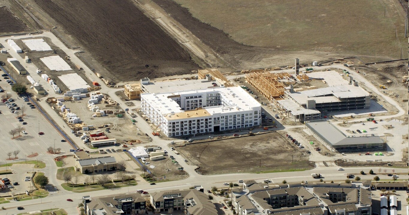 Langdon South in Plano, TX - Building Photo