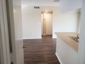 Allston Lakes Apartments in Pinellas Park, FL - Building Photo - Building Photo
