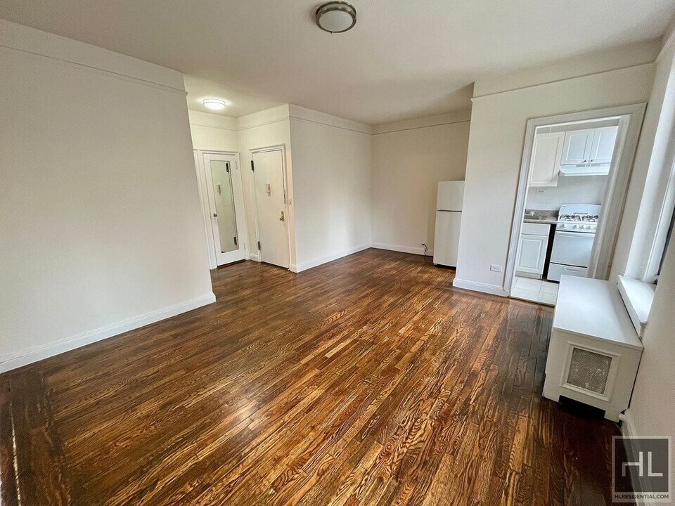 East 58TH ST in New York, NY - Building Photo