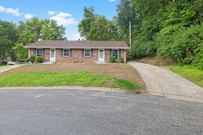 1 Manor Dr in Collinsville, IL - Building Photo - Building Photo