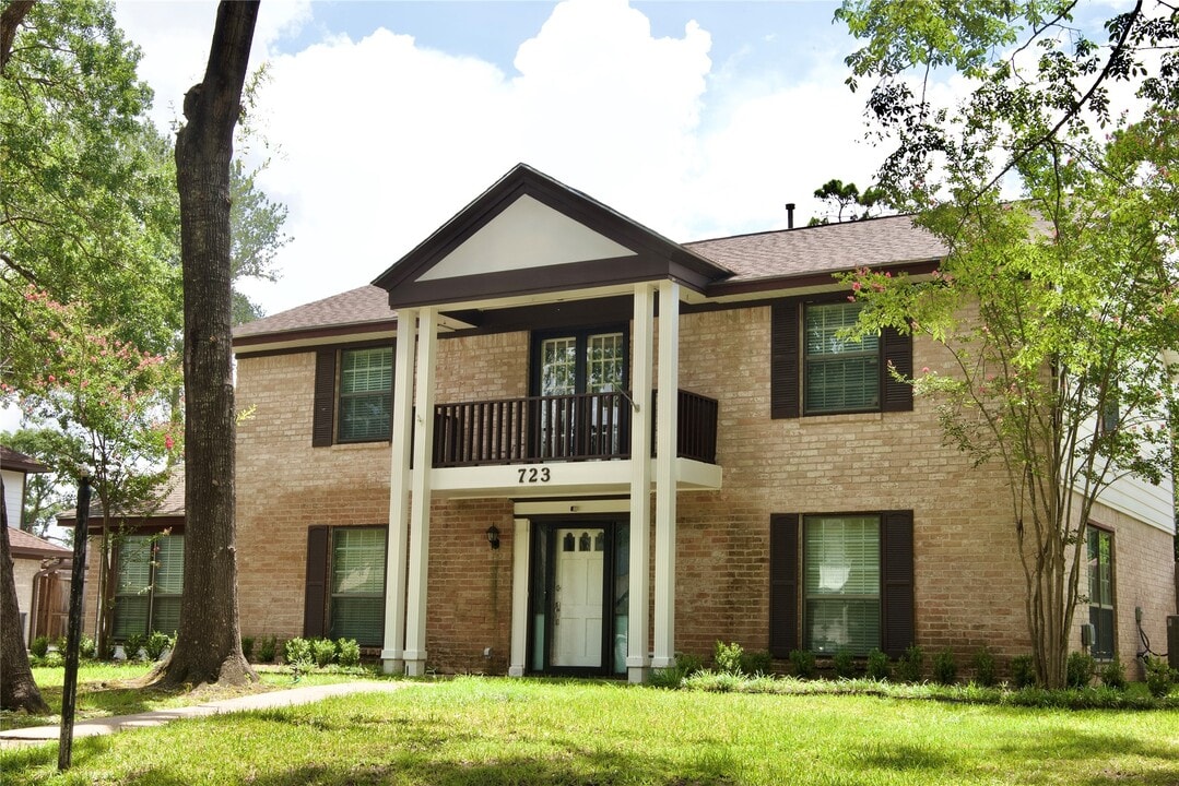 723 Leaflet Ln in Spring, TX - Foto de edificio