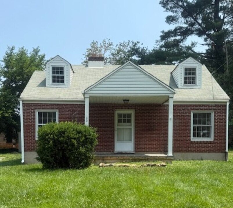 80 Homewood Dr in Lynchburg, VA - Foto de edificio