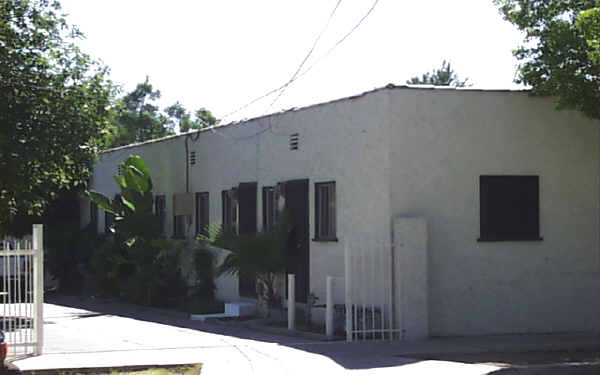 726-732 Hollister St in San Fernando, CA - Building Photo - Building Photo