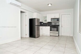 12322 NE 6th Ave in North Miami, FL - Building Photo