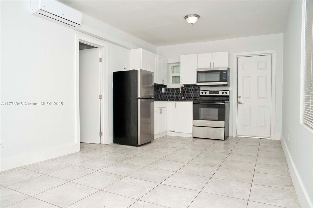 12322 NE 6th Ave in North Miami, FL - Building Photo
