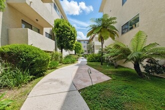 5400 Lindley Ave, Unit 211 in Encino, CA - Building Photo - Building Photo