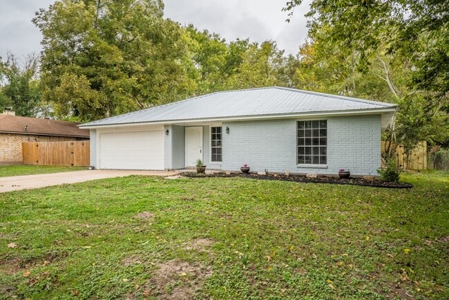 113 Leigh Anne St in Huntsville, TX - Building Photo - Building Photo