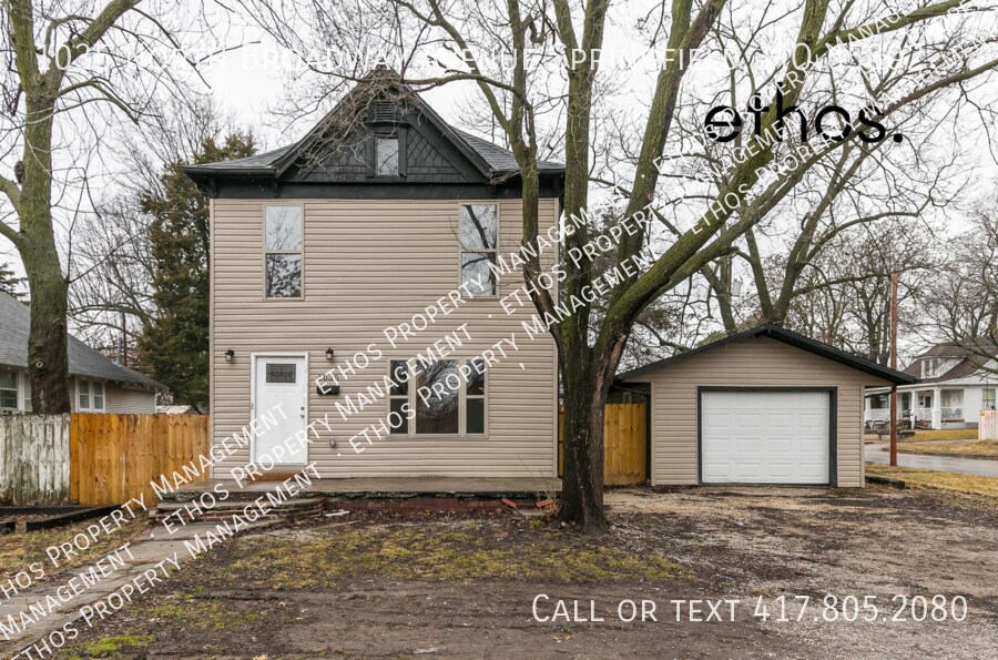 1035 N Broadway Ave in Springfield, MO - Building Photo
