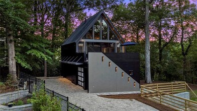 1033 Reeder Cir NE in Atlanta, GA - Foto de edificio - Building Photo