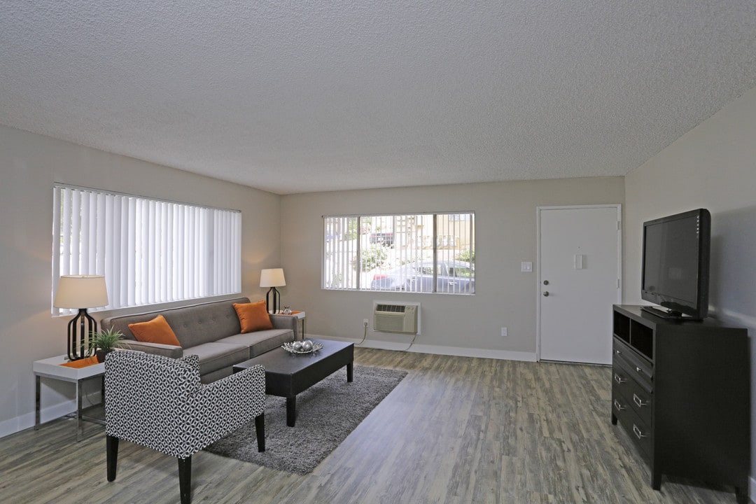 Echo Pointe in La Mesa, CA - Building Photo