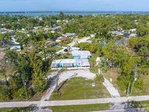 600 Old Englewood Rd in Englewood, FL - Building Photo - Building Photo