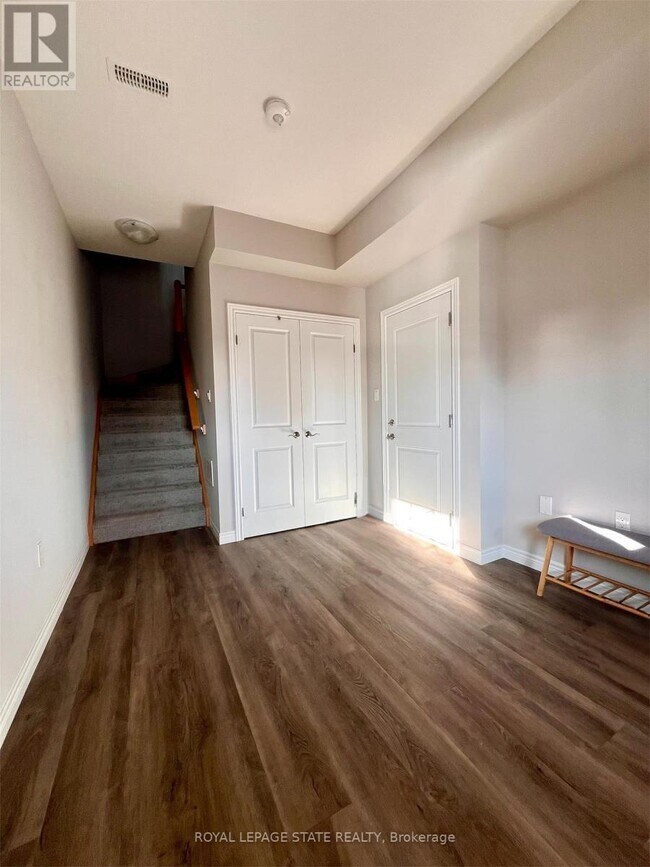 11 Pim Ln in Hamilton, ON - Building Photo - Building Photo