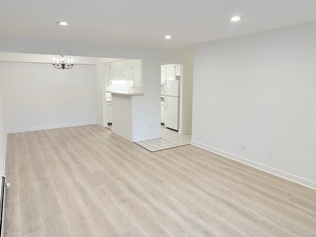 101 E Central Rd in Glenview, IL - Building Photo - Building Photo