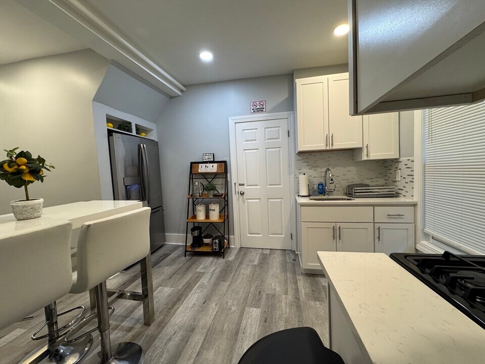 302 Copeland St in Quincy, MA - Building Photo