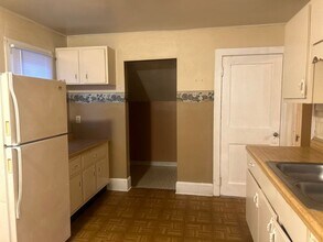 1219 Parmele St-Unit -Upper in Rockford, IL - Building Photo - Building Photo