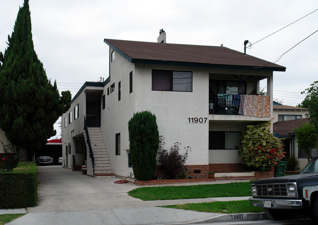 11907 Gale Ave in Hawthorne, CA - Building Photo - Building Photo