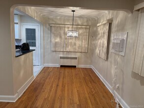 147 Primrose Dr in North New Hyde Park, NY - Building Photo - Building Photo