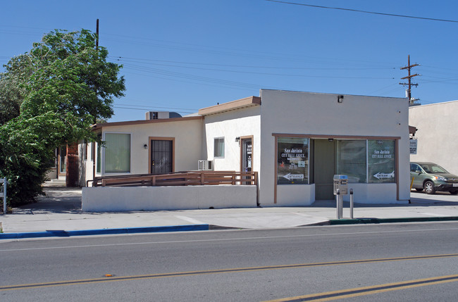 322 E Main St in San Jacinto, CA - Foto de edificio - Building Photo