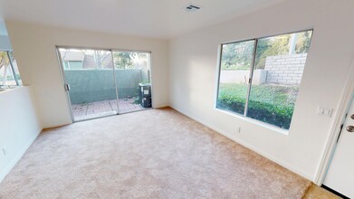 2676 La Paloma Cir in Thousand Oaks, CA - Foto de edificio - Building Photo