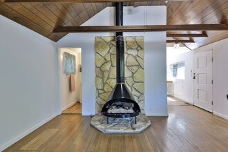 599 Acacia Dr in Crestline, CA - Building Photo - Building Photo