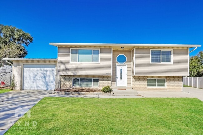 property at 3818 W Mansfield Cir