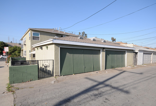 371 E Pomona Blvd in Monterey Park, CA - Foto de edificio - Building Photo