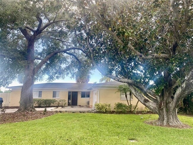 property at 3942 W Eden Roc Cir