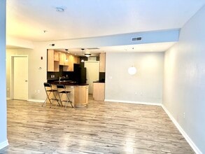 327 NW Park Ave, Unit 1C in Portland, OR - Foto de edificio - Building Photo