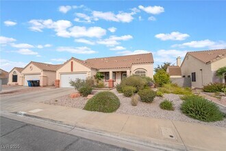 812 Seco Verde Ave in Henderson, NV - Building Photo - Building Photo