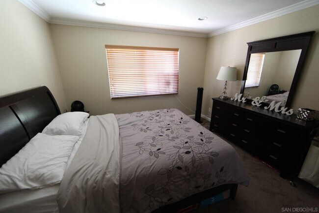 7425 Charmant Dr in San Diego, CA - Building Photo - Building Photo